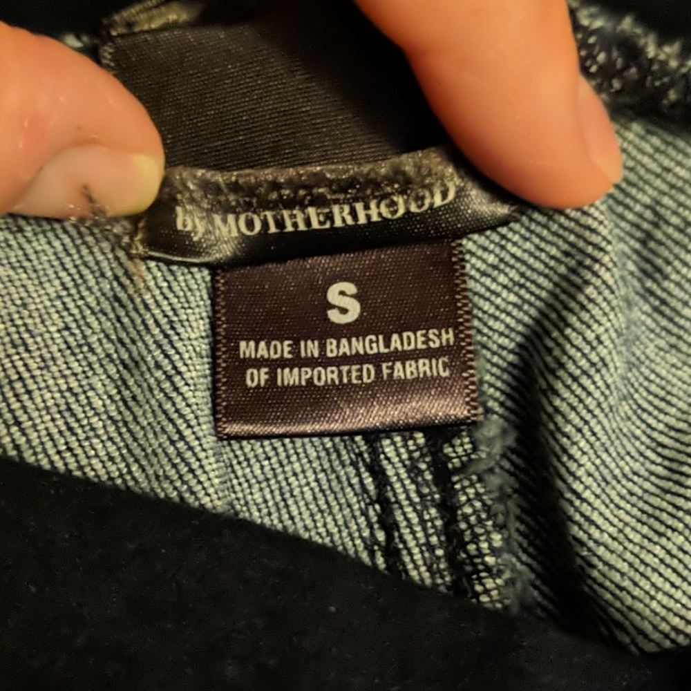 Maternity Capris - Picture 2 of 3